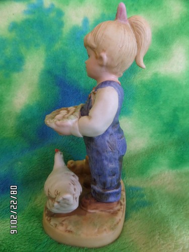 Estatuilla de colección retirada de Homco Denim Days de Debbie & Danny recogiendo huevos 1509 - Imagen 12 de 12
