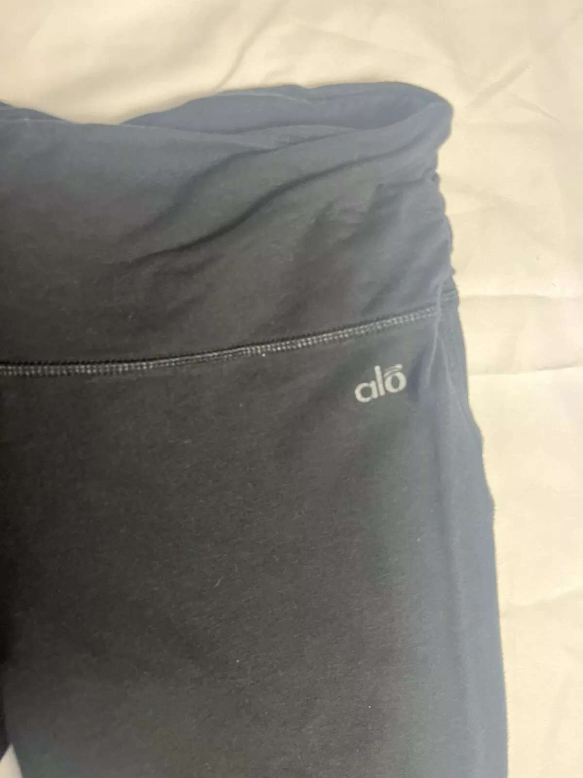 alo-yoga activewear capri button bottoms pants