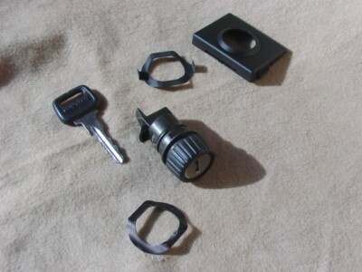 Volvo Glove Box Lock & Key  940/740 Rear Wing Guide. Has NEW Black Knob Ring.