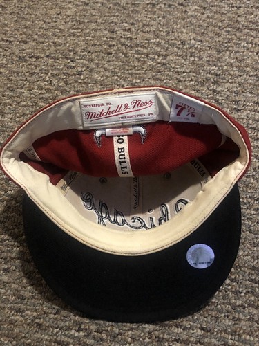 Mitchell & Ness Chicago Bulls Retro Red Script Fitted Hat Sz 7 1/8 - Picture 5 of 5