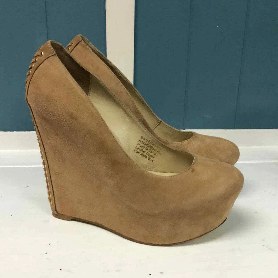 Alfombra Roja LuiChiny ROBA SU cuñas de plataforma tostadas con ojales dorados para mujer talla 8” Foto 2 de 4