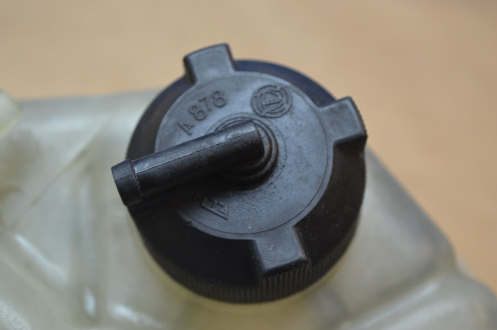 2004 M138 MASERATI GT COUPE COOLANT OVERFLOW RESERVOIR TANK