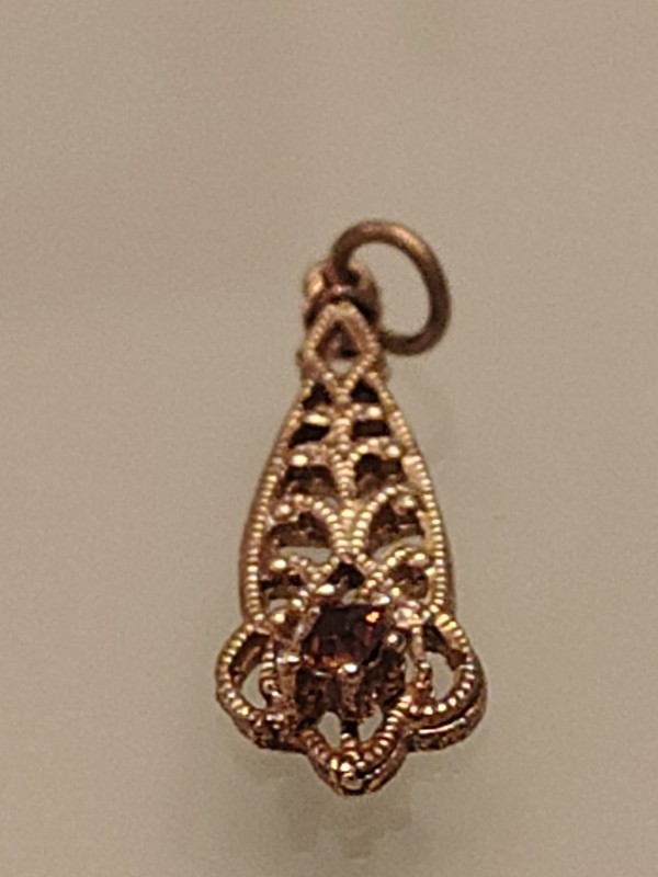 Stunning Vintage Gold Tone Pendant With Reddish Amber Gemstone