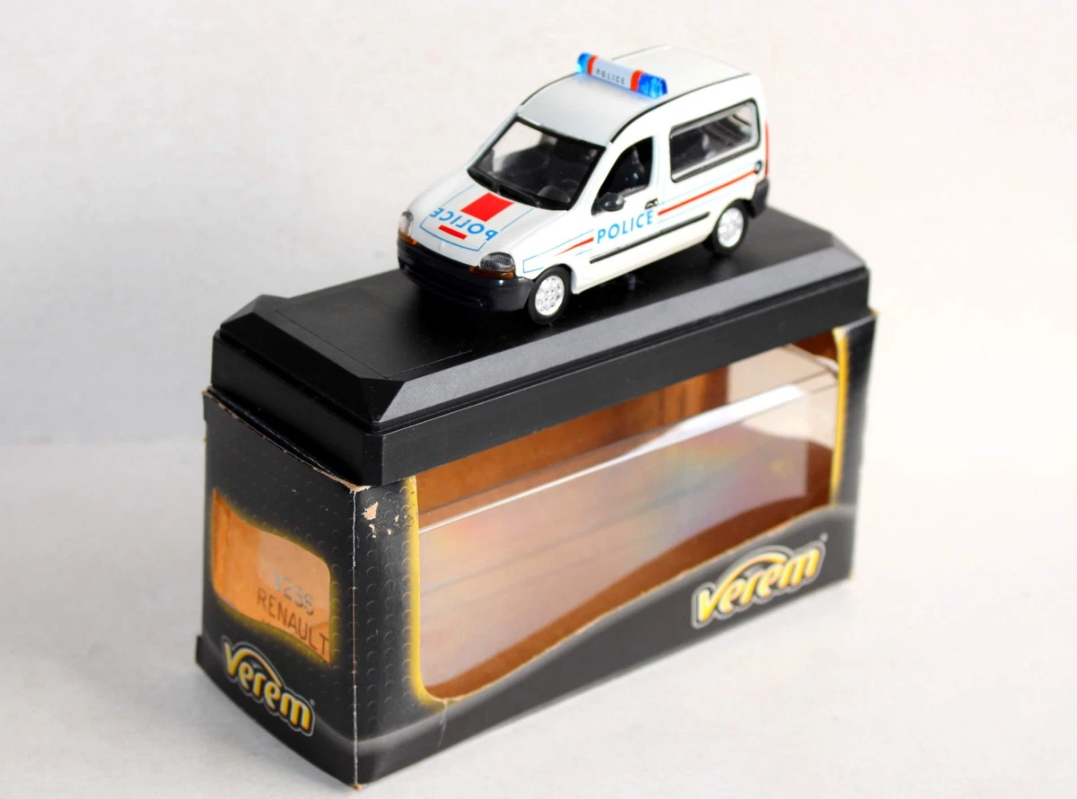14 VEHICULES/ voitures de police 1/43 metal neufs EUR 119,00 - FR