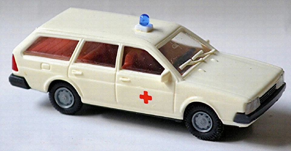 VW Passat B2 Variante 1981 RK Croce Rossa 1980-88 Tipo B2 Bianco 1:87 I. M. U. - Immagine 3 di 4