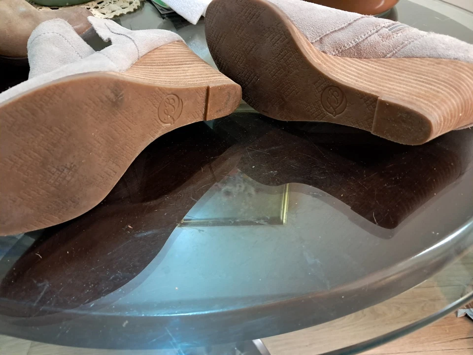 Botines de cuña de gamuza Lucky Brand beige de cuero con cremallera para mujer talla 8 otoño informales Foto 3 de 4