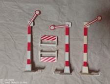 Modelleisenbahn H0 3Signalschranken 3 Absperrungen 2 Hütchen 2 Polizisten