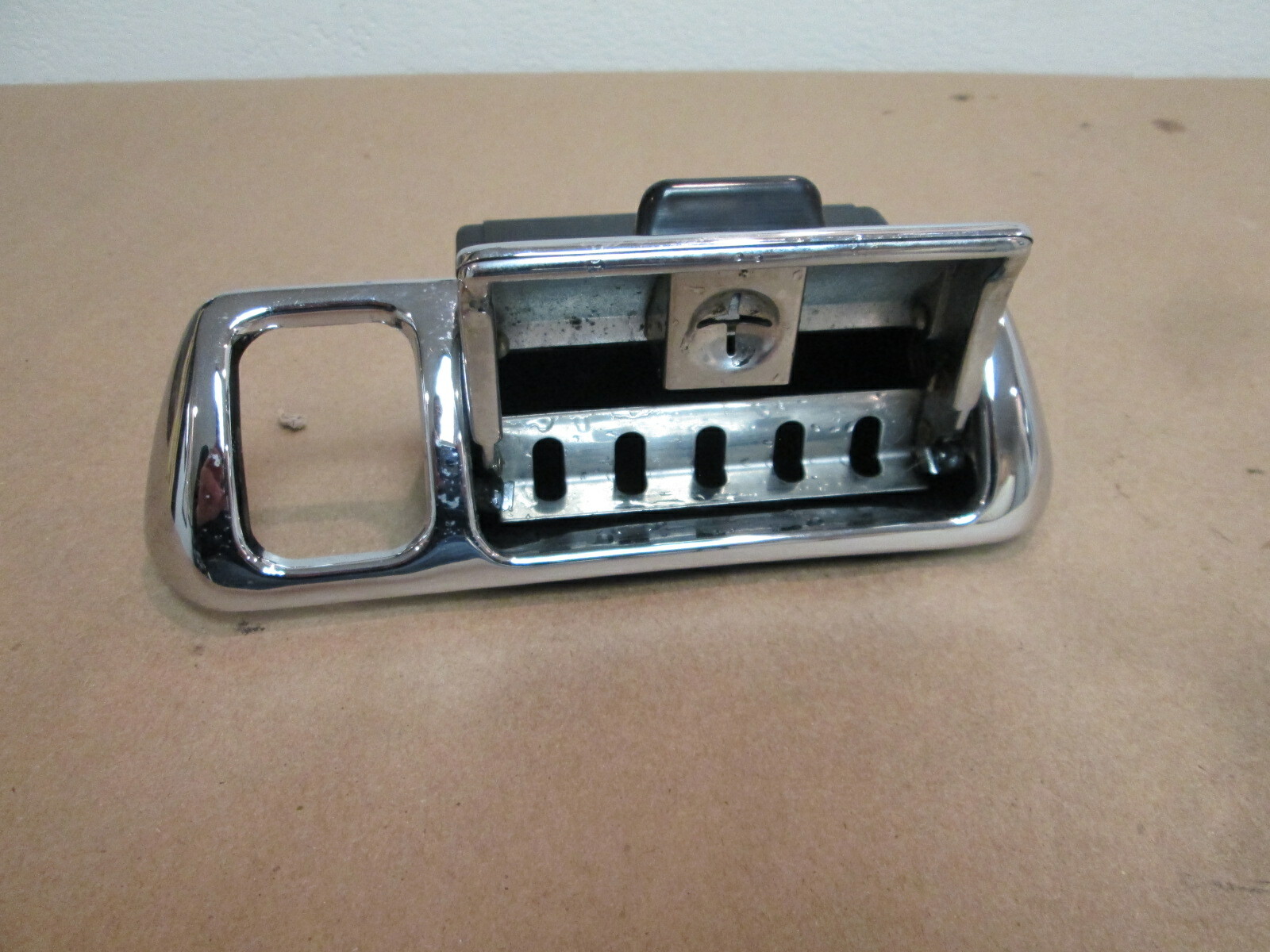 Rolls Royce Silver Shadow II 1980 - LH Rear Door  Chrome Ash Tray