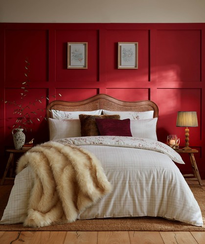 Laura Ashley Willow Winter Pussy brushed cotton Cranberry King duvet Cover set - Picture 2 of 13