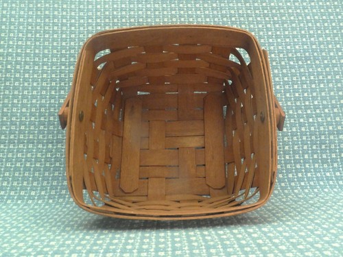 Longaberger Berry Fruit Basket 1989 Swing Handle 8.5" Square and 4-5/8" Tall - Picture 5 of 9