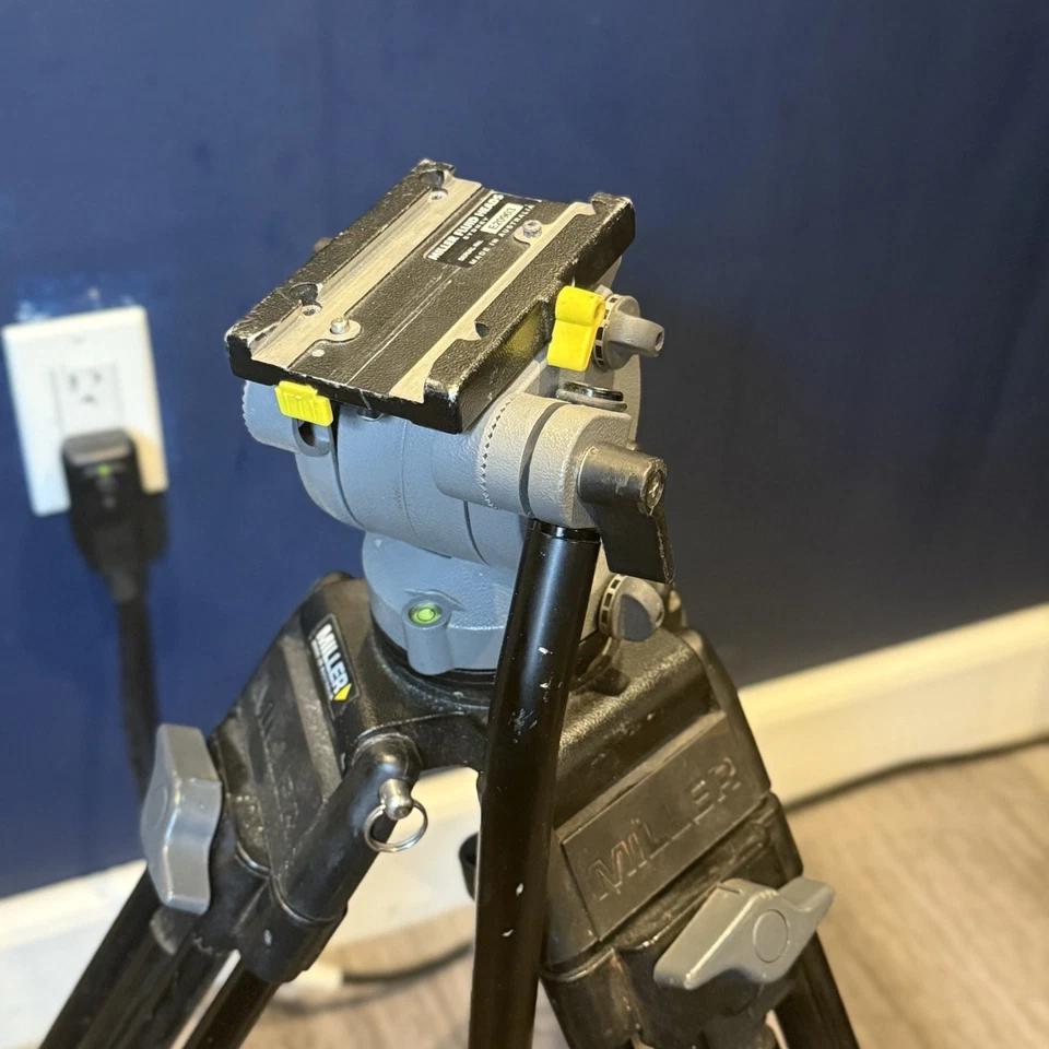 VIDEO MILLER DS10 Fluid P&T HEAD + TRIPOD AND FEET - Image 3 of 4