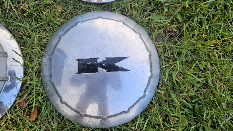 Conjunto de 4 calotas 1952 1953 1954 Kaiser Standard Mantattan Special Deluxe 52 54 - Imagem 3 de 4