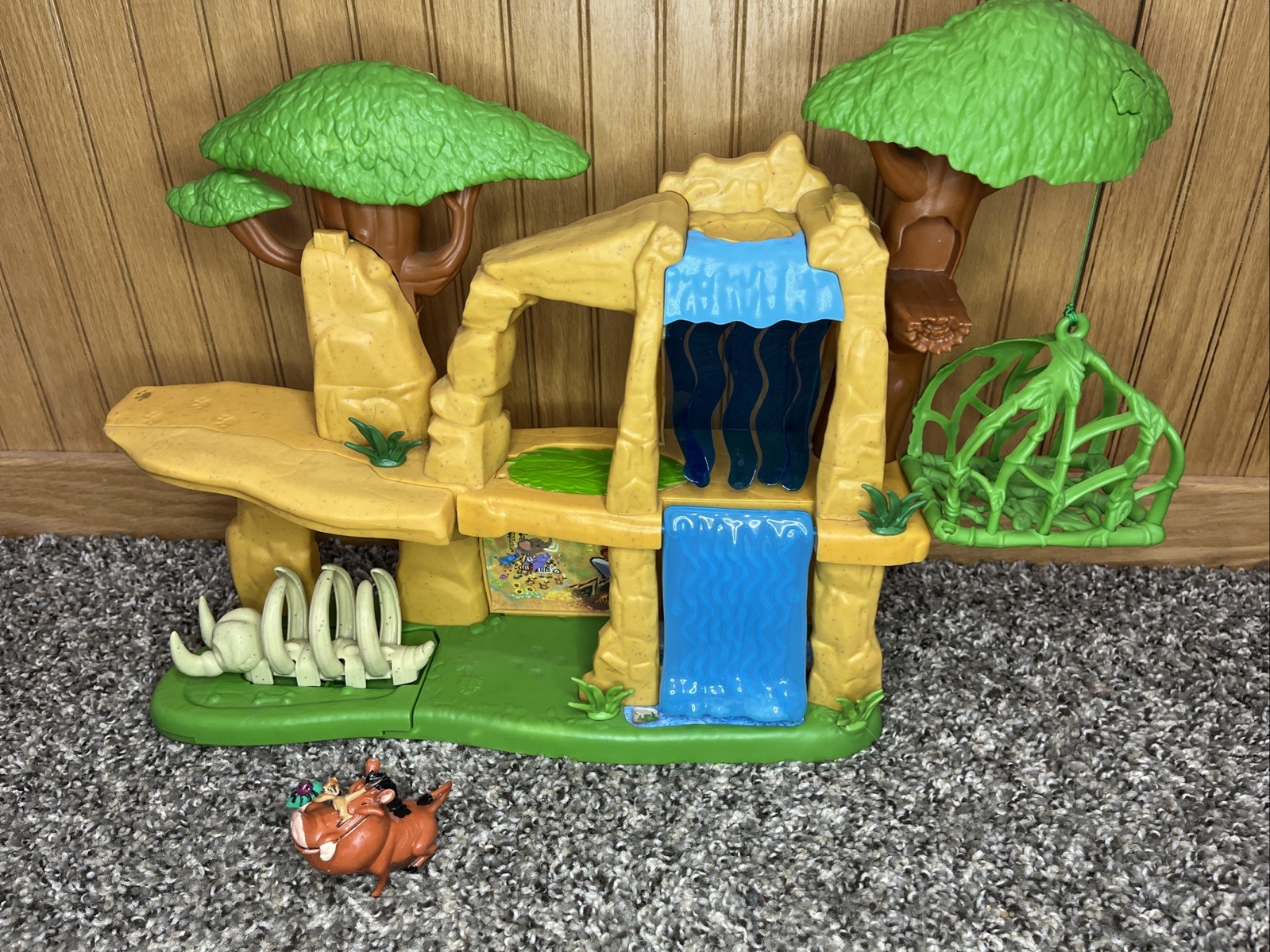2015 Disney Lion Guard Defend The Pride Lands Play-set, w/ P