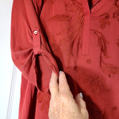 Lucy&Laurel Women's Blouse Size M Coral Embroidered Front Chiffon Slit Neck - Picture 4 of 9