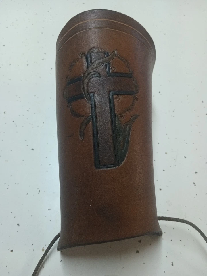 Protector de muñeca Guantelete hecho a mano Foto 2 de 3