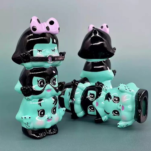 Poor Hostel Baby Bug Limited Version Collectible Sofubi Fashion Figure New - Picture 5 of 8