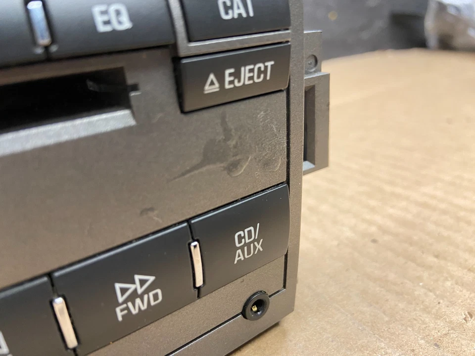 Saturn Vue Radio AM/FM 2008 2009 CD MP3 AUX receptor U5934 DG Foto 3 de 4