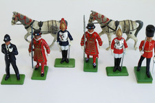LOT Vintage BRITAINS Metal Toy Soldiers Royal Guard Beefeater Coach Horses Etc