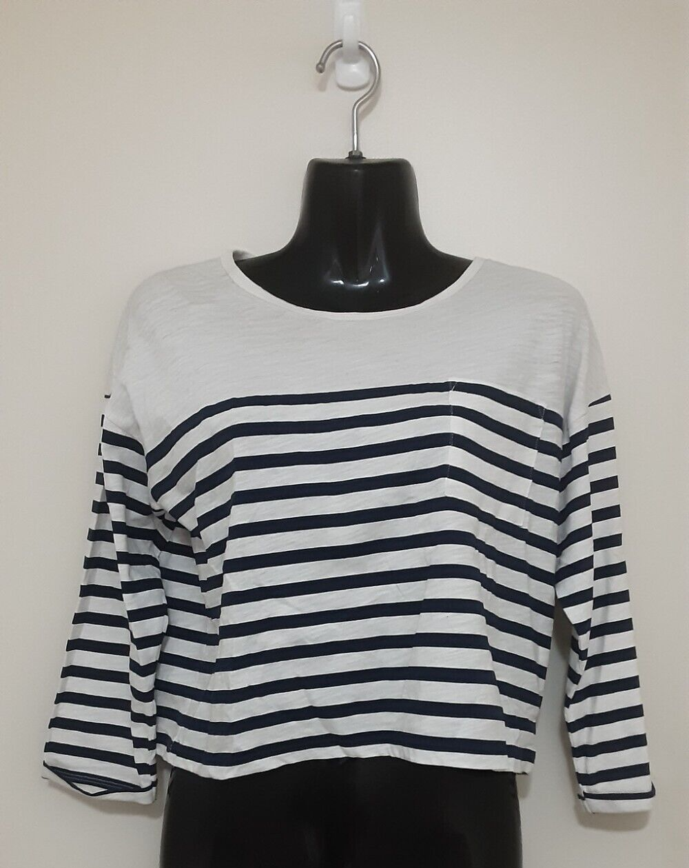 SIZE XS WOMEN'S NAVY BLUE & WHITE STRIPE 3/4 SLEEVE SPORTSGIRL CROP TOP