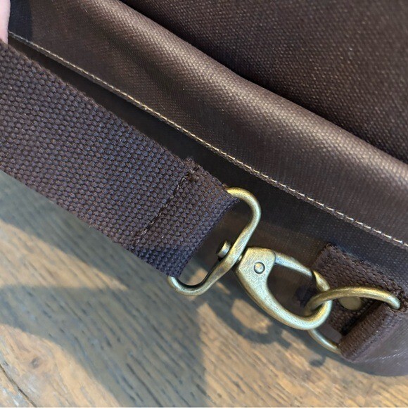 timbuk2 messenger diaper bag Timbuk2 Stork Diaper Messenger Bag (Natural/Gunmetal) 154-4-3953