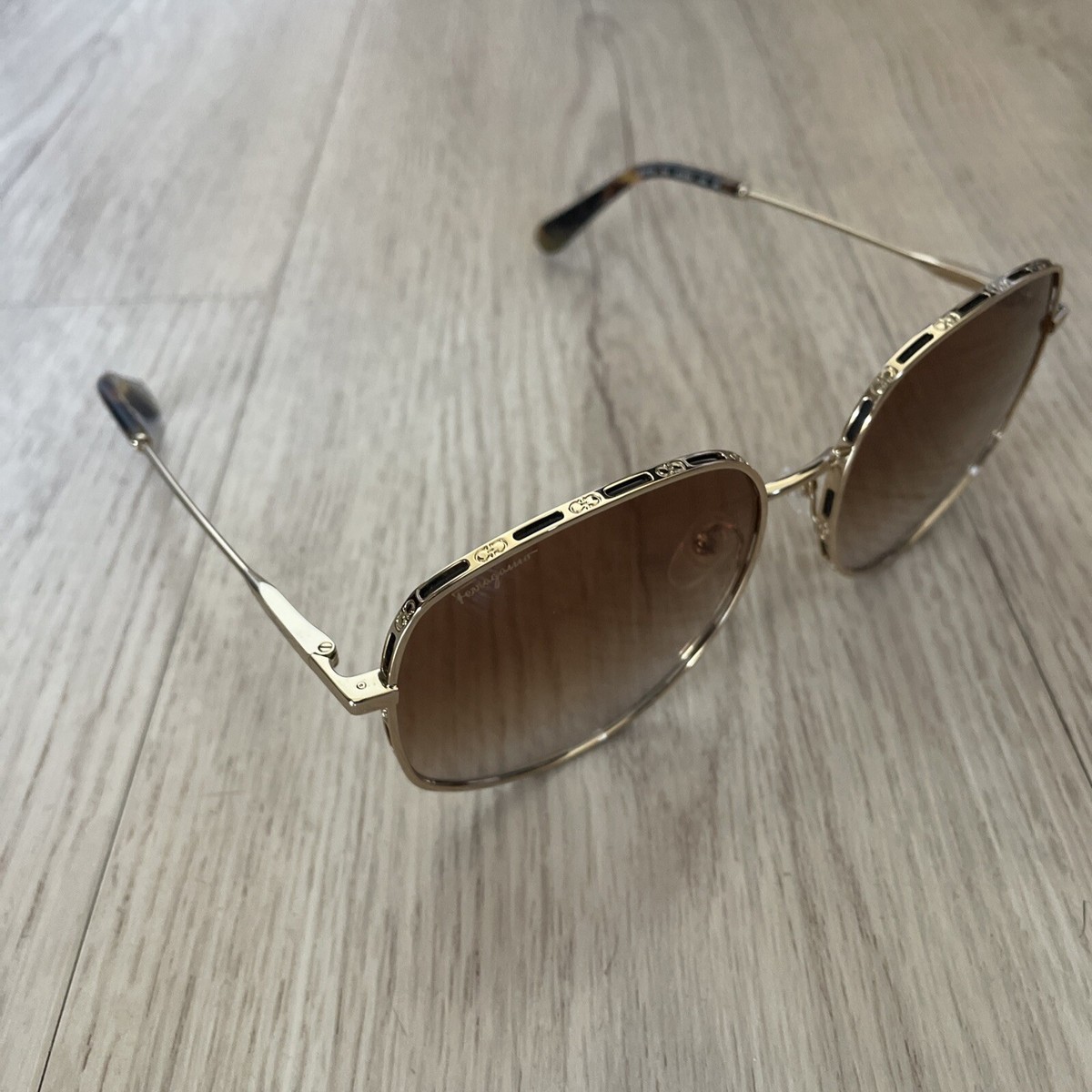 Salvatore Ferragamo Brown Gradient Oval Ladies Sunglasses SF277S