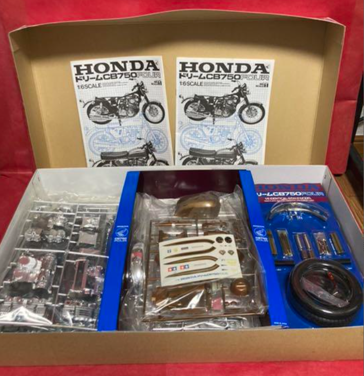 Tamiya 1/6 Honda CB750 Four Big Scale Motorcycle Model Kit Tamiya 1/6 Honda CB750 Four Big Scale Motorcycle Model Kit
