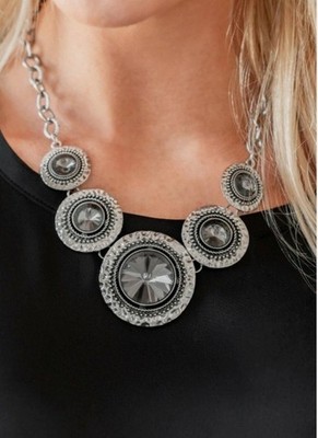 Paparazzi Global Glamous Silver Necklace (Including Earrings).New with Tags