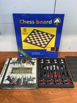 Medieval Times Crusades RED & WHITE Maltese Warrior Chess Set & Board JD