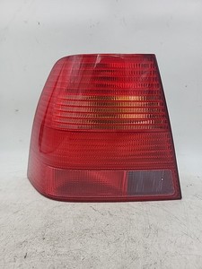 Rückleuchte Rücklicht VW Bora Links  Bj.98-05 Limo Leicht Kratzer (B21B)