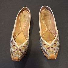 Women's 8 Vintage Punjabi Jutti Shoes Embroidered Leather