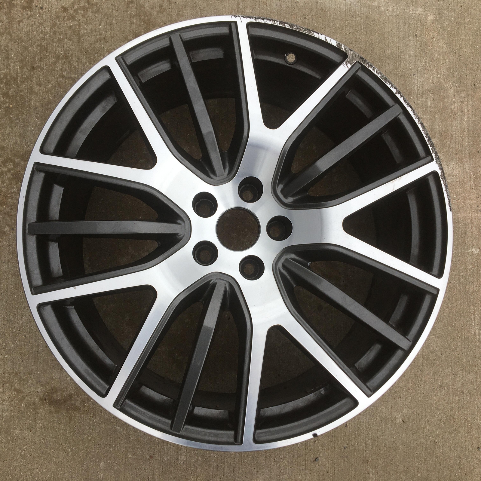 2018 - 2021 MASERATI LEVANTE 21x9 5x4.5 21067