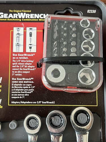 GearWrench 30 Piece SAE Stubby Combination Ratcheting Wrench & Driver Bit Set - Picture 3 of 9