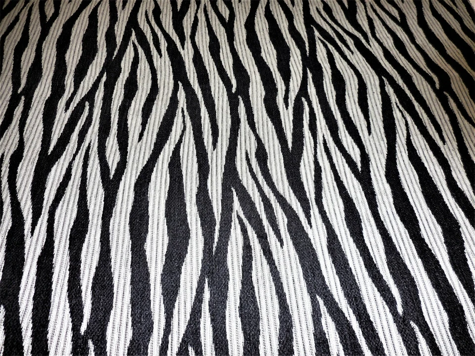 "Tela de tapicería de chenilla tejida negra cebra Valdese Weavers 56"" de ancho por yarda" Foto 2 de 4