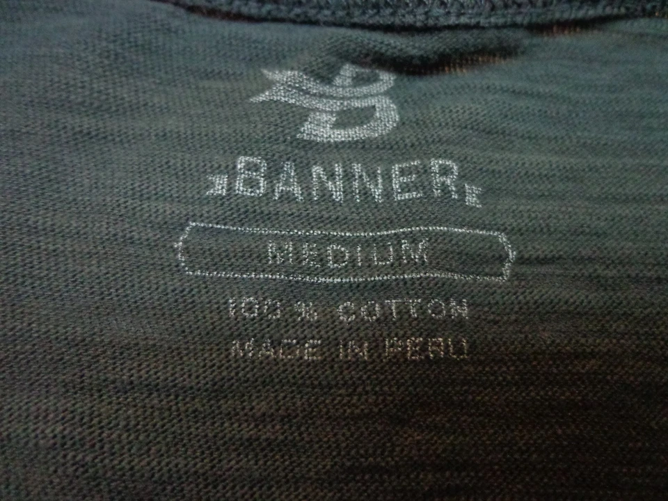 Chicago Blackhawks  NHL Hockey Banner Brand    T-shirt Size Medium   FLAWS - Image 4 of 4