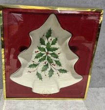 Lenox China Holiday Platinum Tree Candy Dish 7.5" Holly & Berries