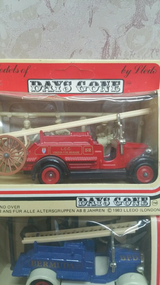 LLEDO DAYS GONE Collectible FireTrucks Set of 2 NEW - Image 2 of 4