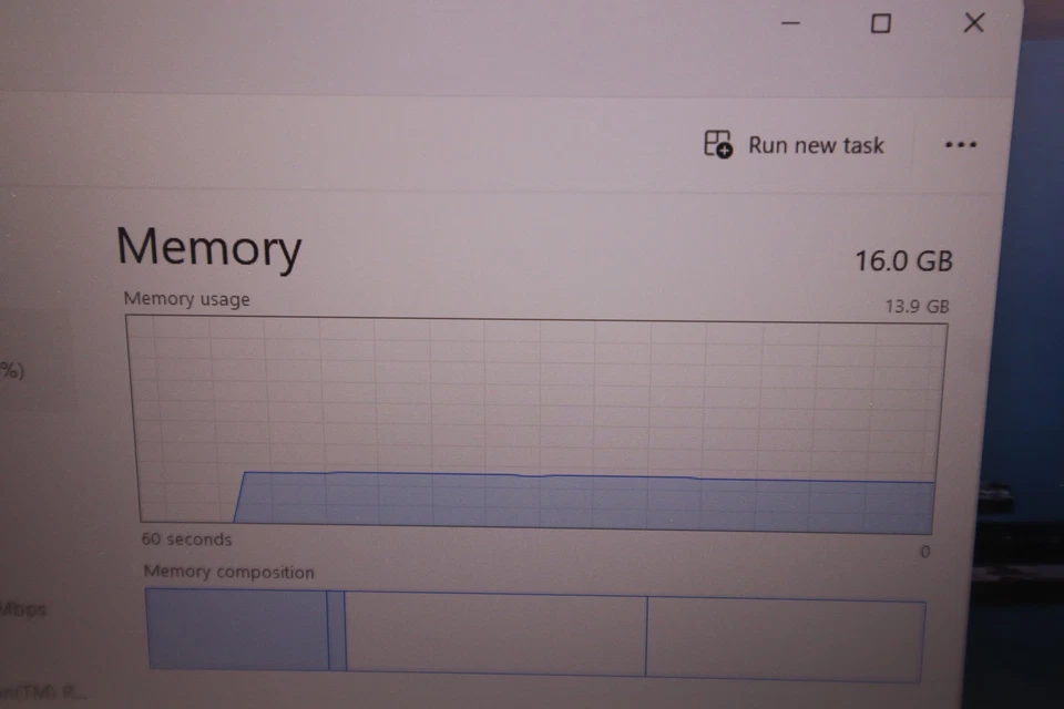 Portátil Lenovo E585 AMD Ryzen 7 16 GB RAM 256 GB NVMe Win 11 Pro Foto 3 de 4