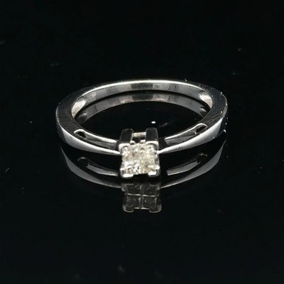 9ct white gold diamond ring