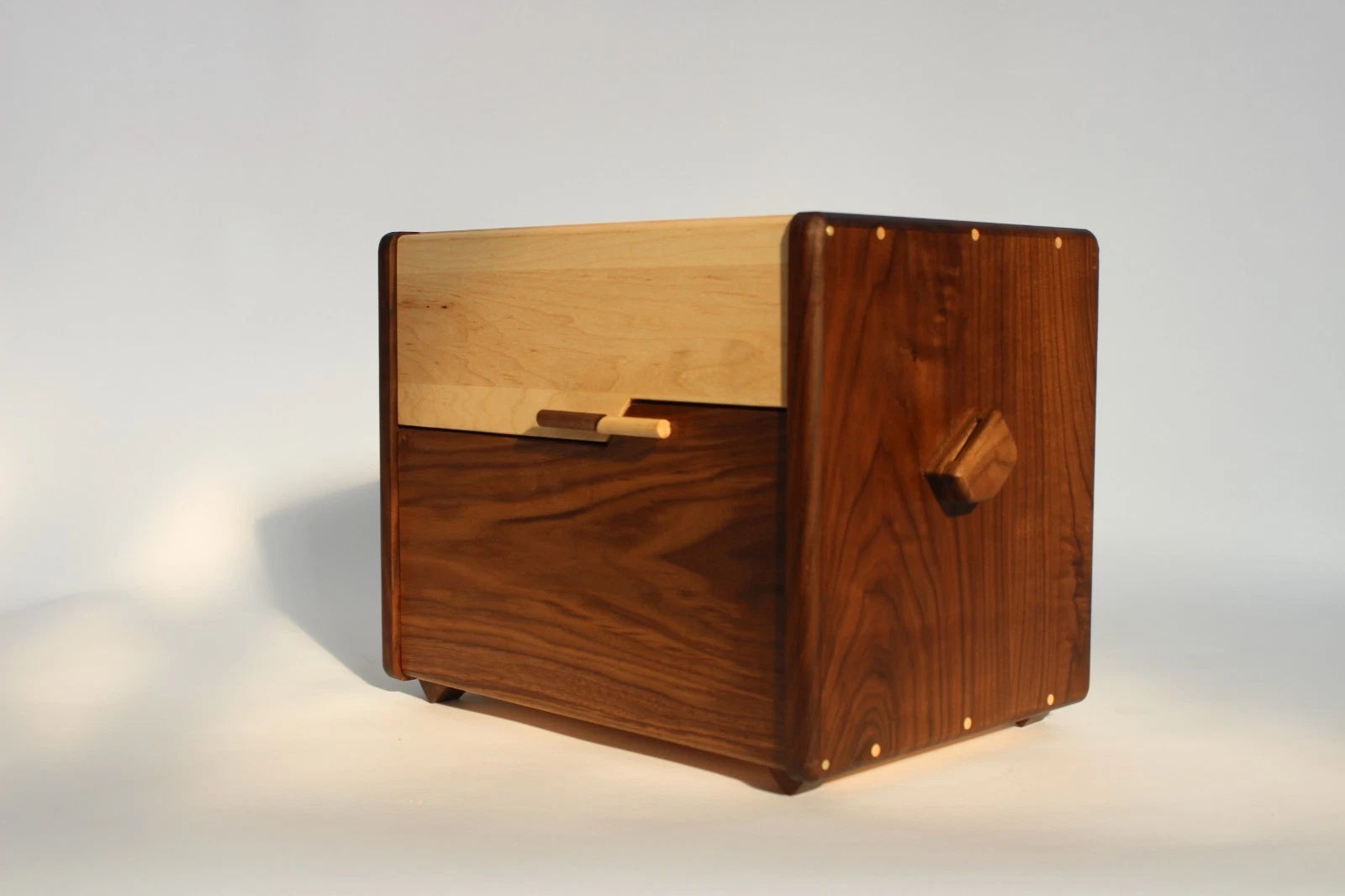 Gorgeous Maple & Walnut Bread Box! Expertly Handcrafted! NO Cnc, Ai, Automation