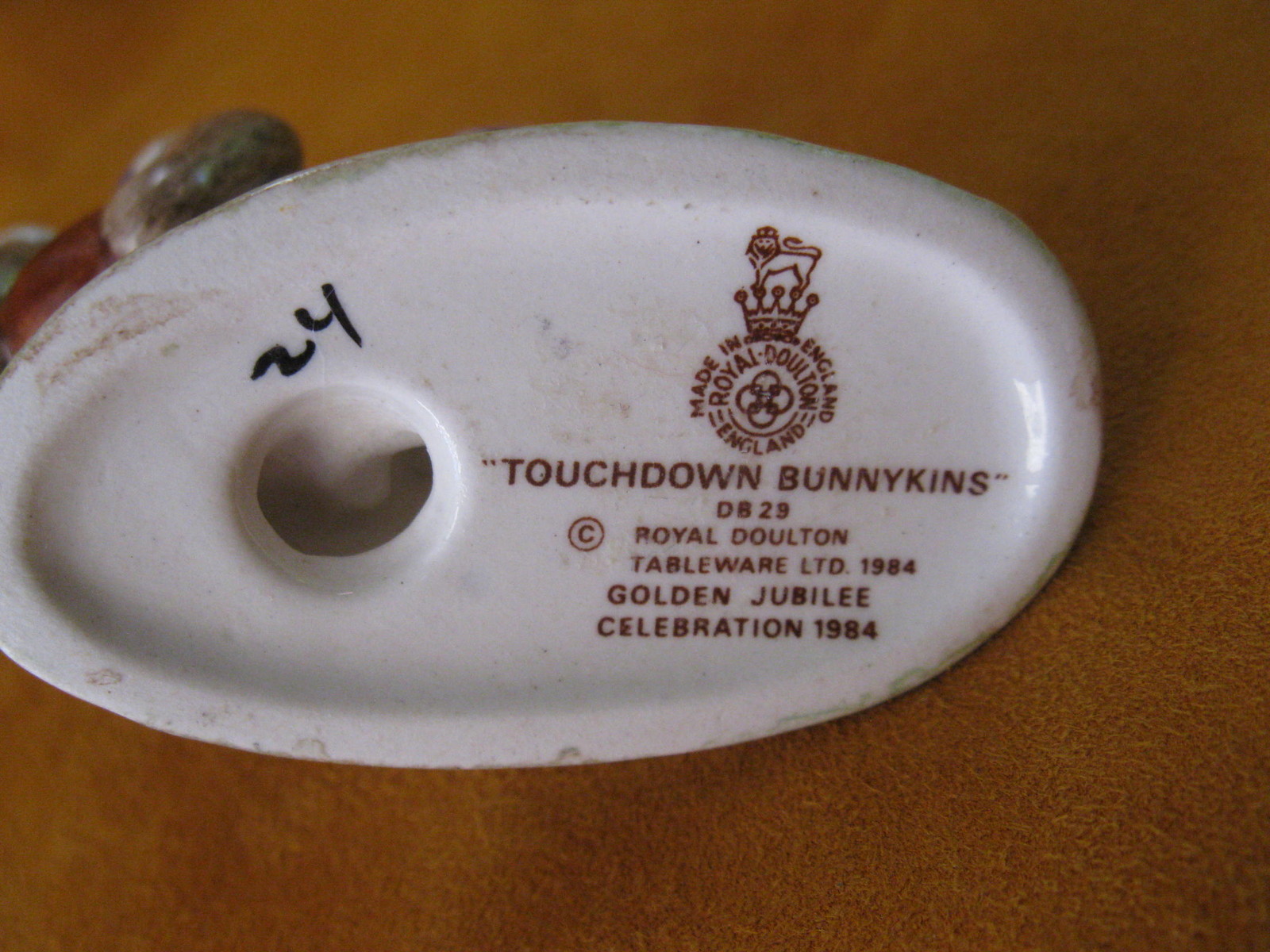 ROYAL DOULTON FIGURINE TOUCHDOWN BUNNYKINS DB29 1984 BLUE WHITE YELLOW 3 1/4\
