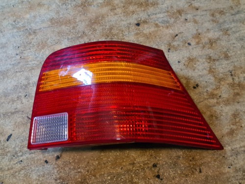 VW Golf 4  Rücklicht Rechts mit Lampen