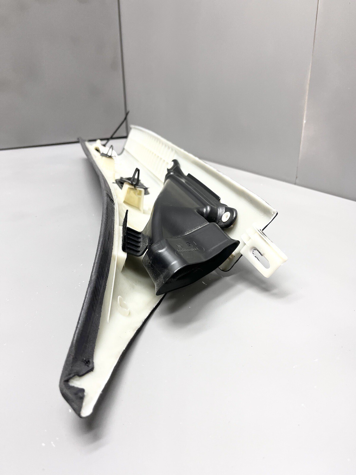 ⭐️2017-2020 MASERATI LEVANTE WINDSHIELD LEFT SIDE A PILLAR TRIM COVER PANEL OEM