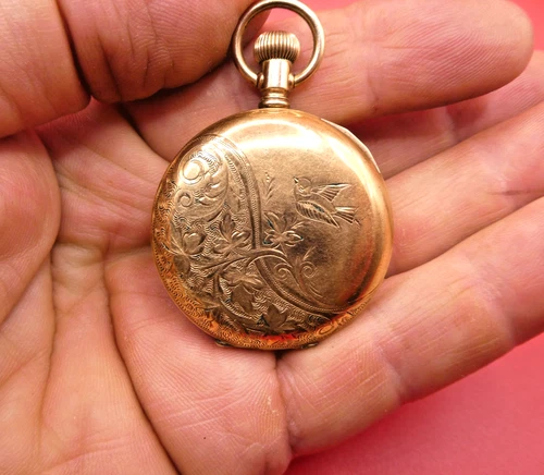 1896 ELGIN 11J SIDEWINDER HUNTER POCKET WATCH 6S. RUNS. ENGRAVED BIRD CASE. NICE