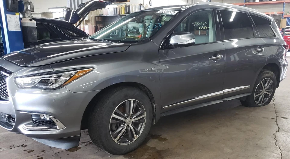 Vidrio ventana cuarto derecho INFINITI QX60 20 con borde cromado Foto 3 de 4