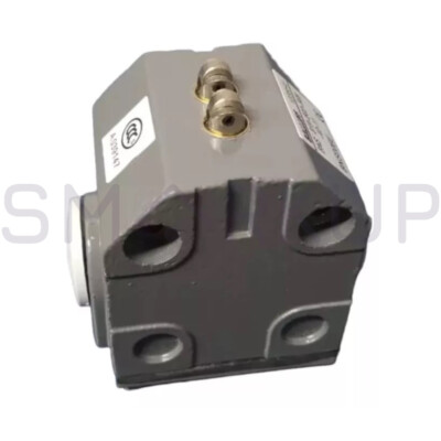 New In Box BALLUFF BNS819-B02-R08-40-11 BNS 819-B02-R08-40-11 Limit Switch