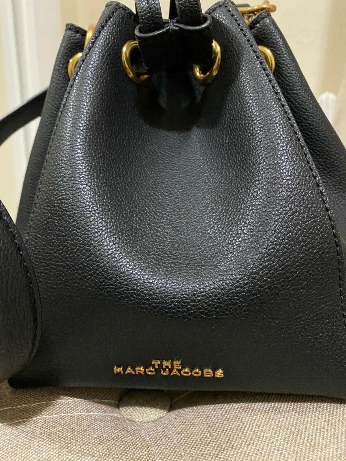 Marc Jacobs Black Leather Crossbody Bucket Bag Light… Gem