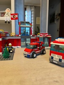 LEGO City Set 7945 - Fire Station COMPLETE SET WITH ORIGINAL INSTRUCTIONS 