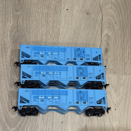 X3 (B&LE) baby blue 100-ton 3-bay ribbed hopper model train cars | eBay UK