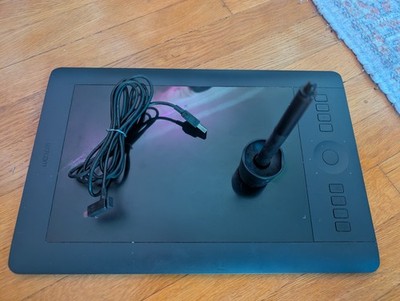 WACOM INTUOS Pro Medium PTH-651 Tablet w/pen, USB cable, spare nubs