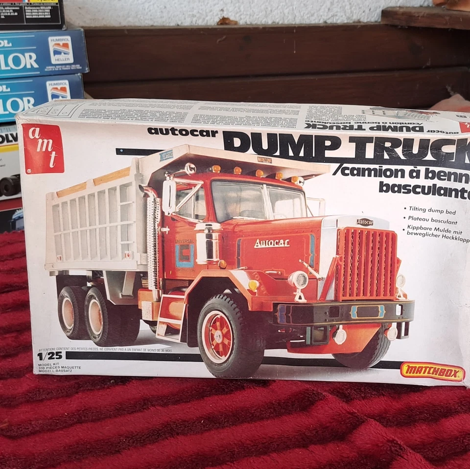 AMT Autocar Dump Truck LKW & Truck Modellbausatz Transport 1:25 - Bild 1 von 1